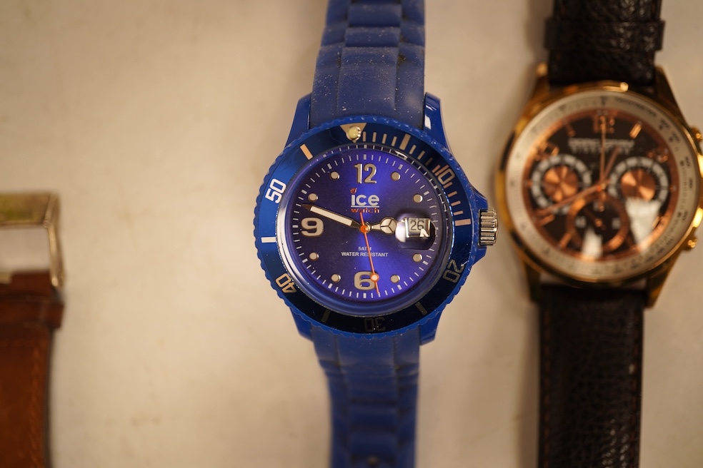 A large Nixon SI-30 stainless steel gentleman's chronograph wristwatch and nine various quartz wristwatches including Seiko.